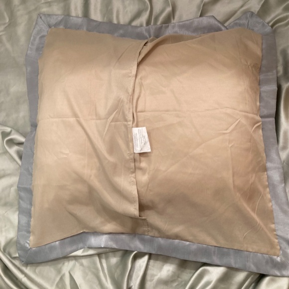 Euro Pillow Shams 2 NEVER USED Blue Beige-Tan Polyester Looks Like Silk Shantung - Picture 3 of 9